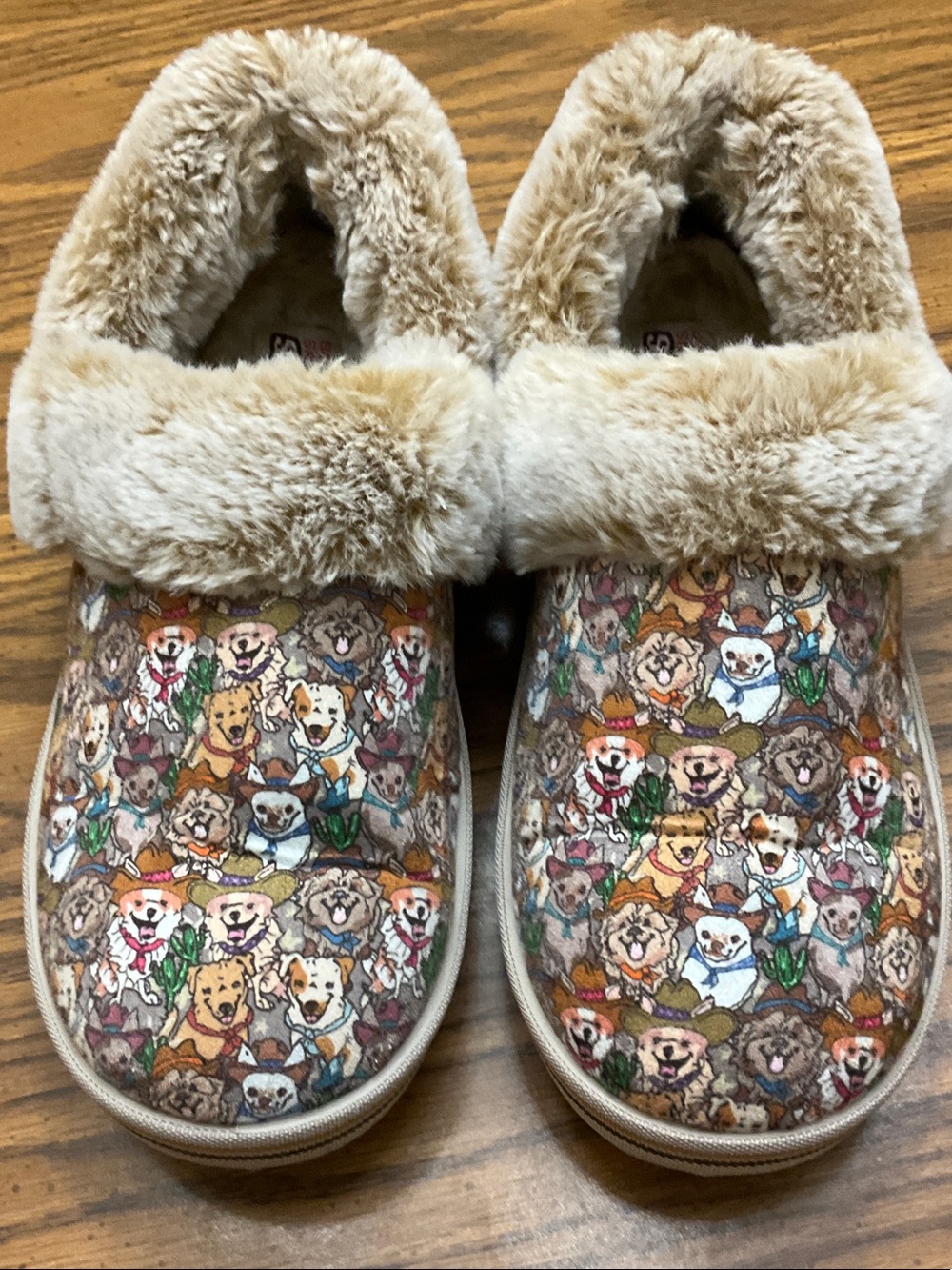 Women’s Size 6.5 Skechers  BOBS for Dogs Lined Slip Ins, Excellent Condition